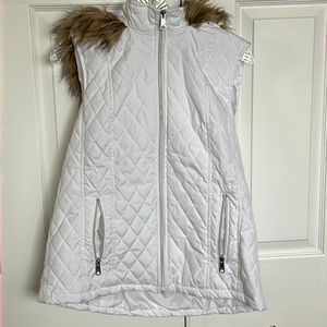 Women Size Large - Color: Bright White - Black Rivet Hooded Vest EUC
